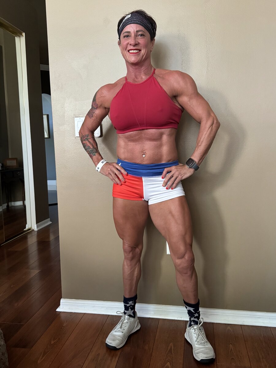 Shauna Lubrani barbell squat Comeback Queens